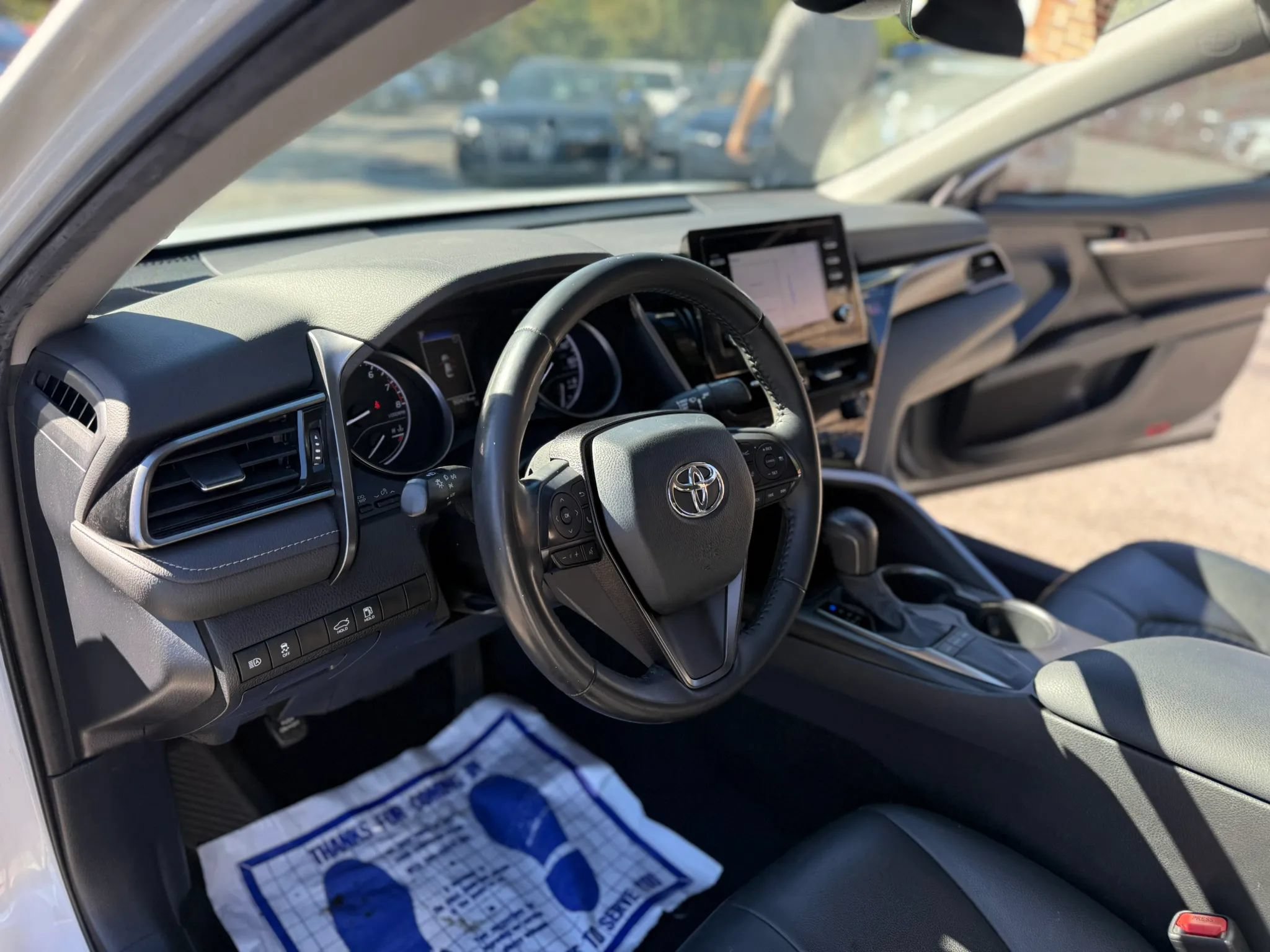 Used 2022 Toyota Camry SE FWD image 11