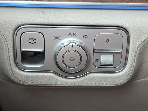 Used 2024 Mercedes-Benz GLS 450 4MATIC image 27
