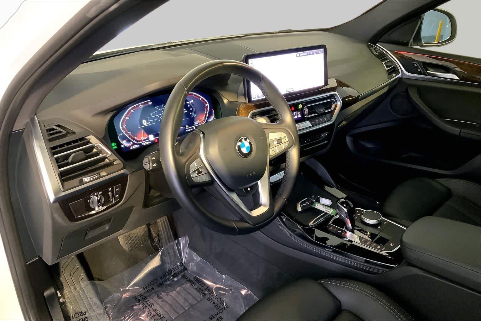 Used 2024 BMW X4 xDrive30i w/ Parking Assistance Package AWD/4WD image 18