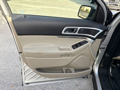 Used 2014 Ford Explorer XLT w/ Equipment Group 202A image 11