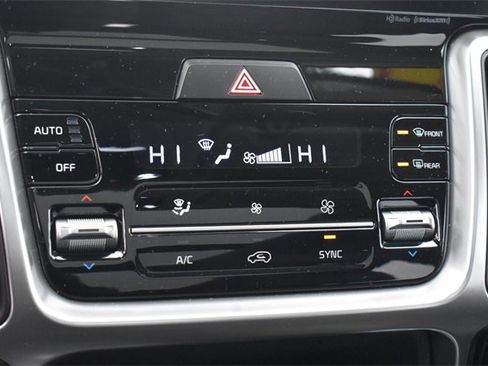 Certified 2023 Kia Sorento S w/ Panoramic Sunroof Package image 29