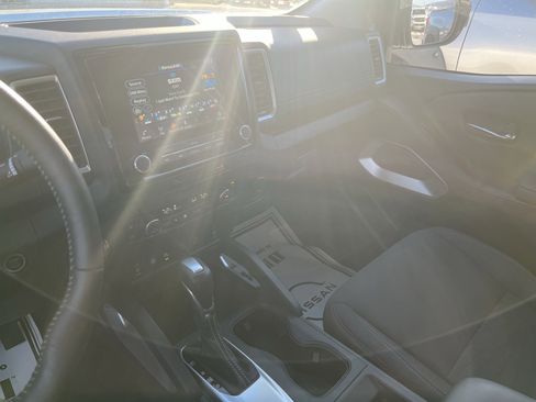 Used 2024 Nissan Frontier SV w/ SV Convenience Package image 4
