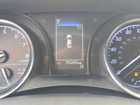 Certified 2018 Toyota Camry LE image 25