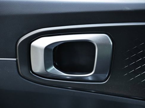 Used 2023 Kia Sorento EX image 16