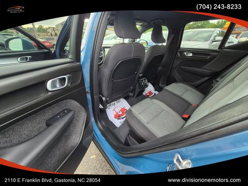 Used 2024 Volvo XC40 B5 Core AWD/4WD image 16