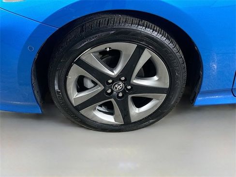 Used 2019 Toyota Prius XLE image 12