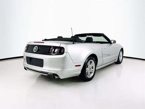 Used 2014 Ford Mustang Convertible image 5
