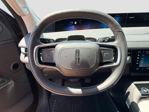 New 2026 Lincoln Navigator Premiere AWD/4WD image 11