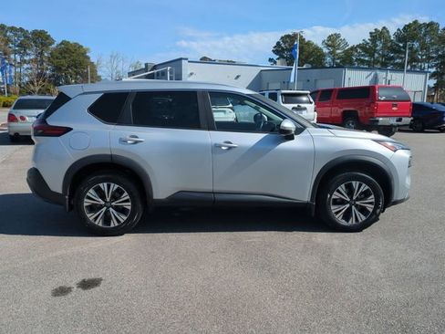 Used 2023 Nissan Rogue SV w/ SV Premium Package FWD image 2