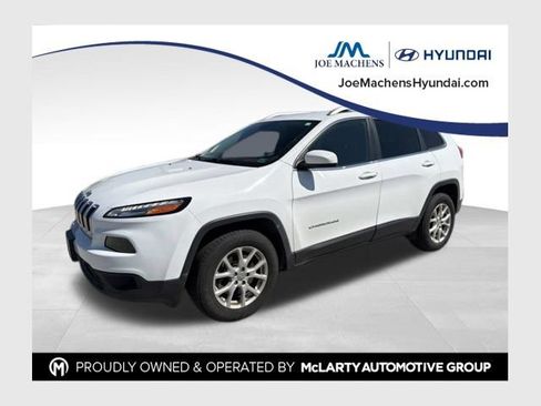 Used 2017 Jeep Cherokee Latitude AWD/4WD image 1