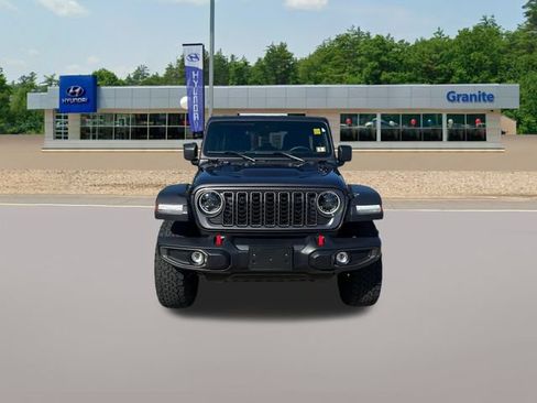 Used 2025 Jeep Wrangler Unlimited Rubicon AWD/4WD image 3