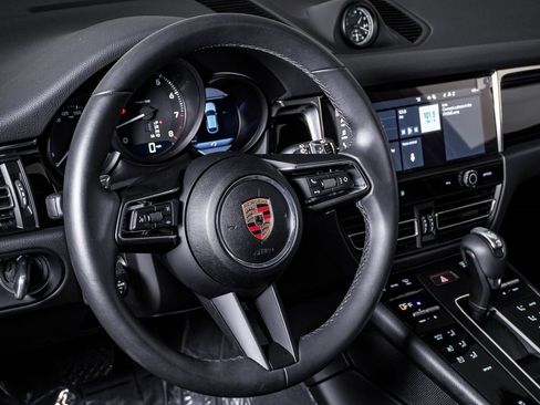 Certified 2025 Porsche Macan image 18