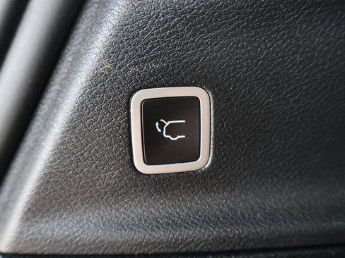 Used 2025 Chrysler Pacifica Select FWD image 17