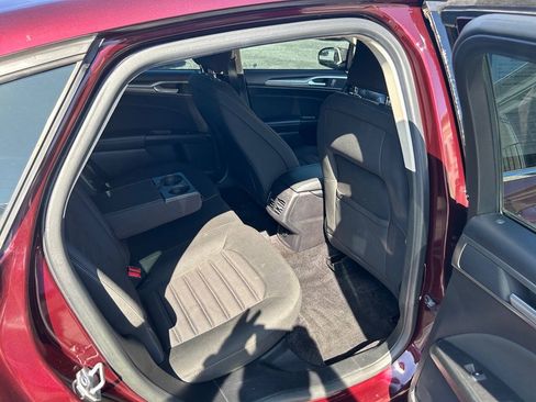 Used 2018 Ford Fusion SE w/ Fusion SE Technology Package FWD image 11