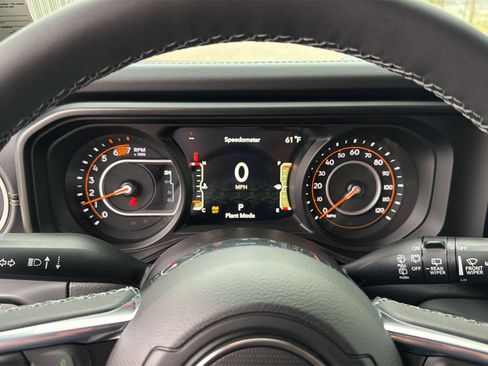 New 2026 Jeep Wrangler Unlimited Sahara AWD/4WD image 17