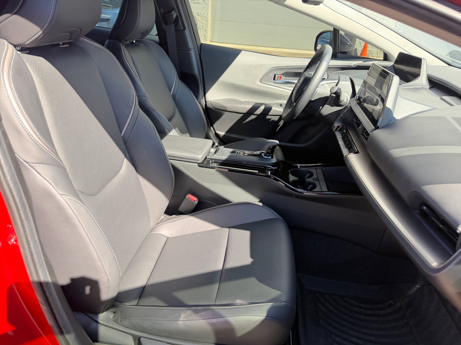 Used 2026 Toyota Prius XLE FWD image 30