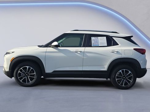 Used 2024 Chevrolet TrailBlazer LT image 2