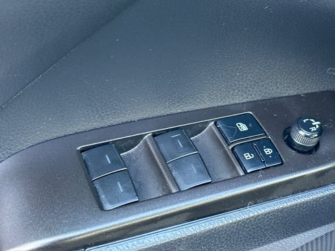 Used 2021 Toyota Camry SE FWD image 12