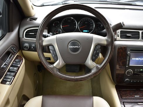 Used 2014 GMC Sierra 2500 Denali w/ Suspension Package, Off-Road image 25