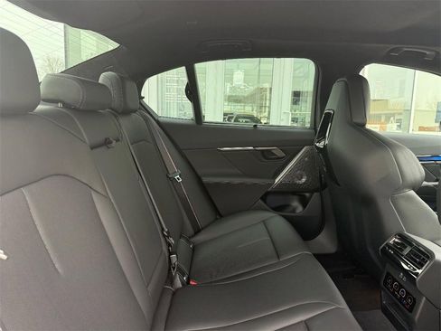 Used 2025 BMW M5 w/ Carbon Package image 10