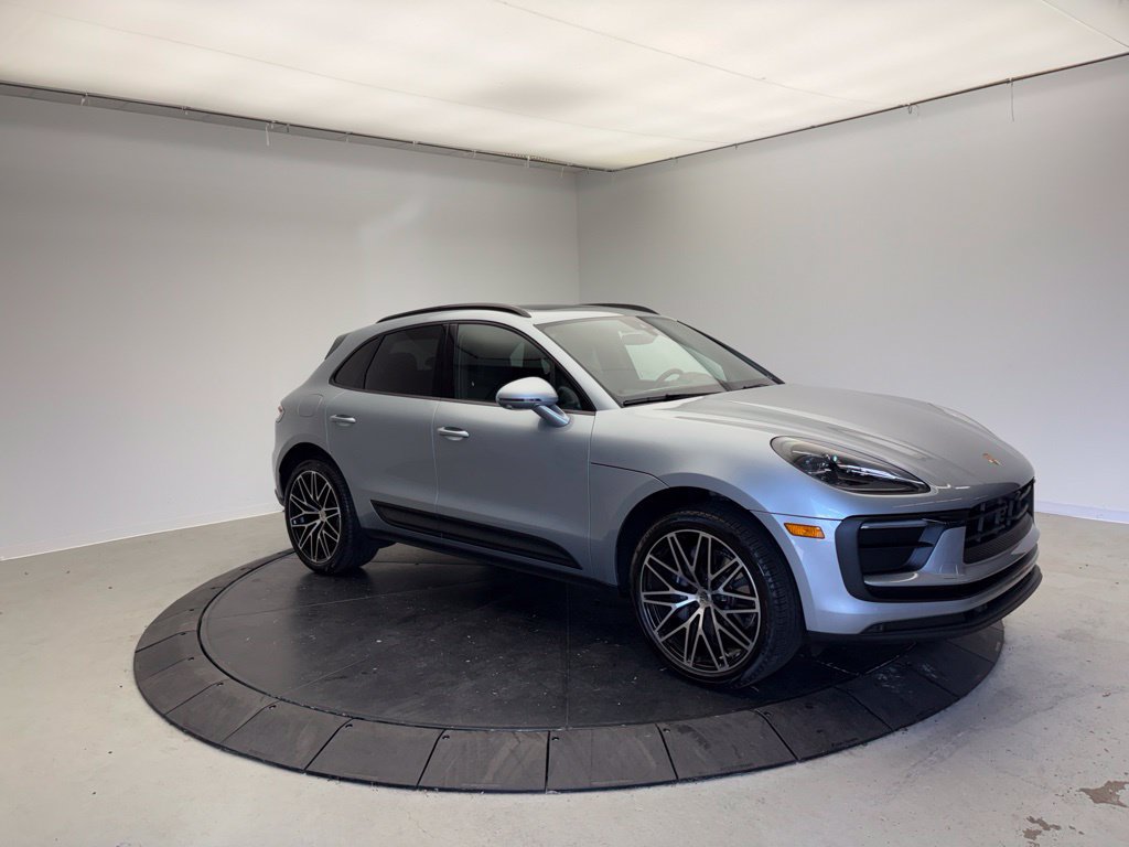 Certified 2026 Porsche Macan AWD/4WD image 7