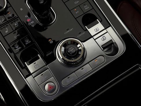 Used 2020 Bentley Flying Spur W12 image 12