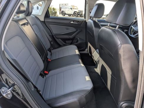 Used 2025 Volkswagen Jetta SE image 30