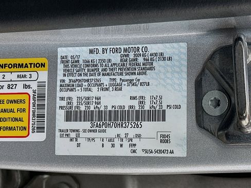 Used 2017 Ford Fusion SE image 12