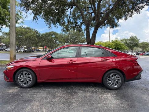 Used 2024 Hyundai Elantra SEL FWD image 7