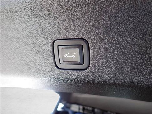 Used 2021 Chevrolet Suburban LT AWD/4WD image 9