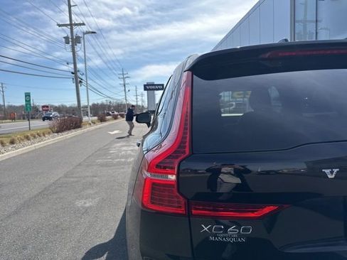 Certified 2025 Volvo XC60 B5 Plus image 10