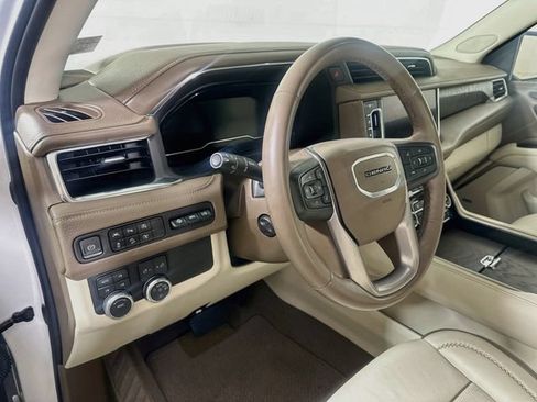 Used 2023 GMC Yukon XL Denali AWD/4WD image 12