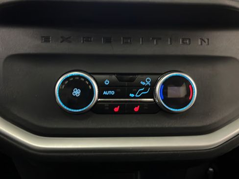 Used 2025 Ford Expedition Platinum AWD/4WD image 41