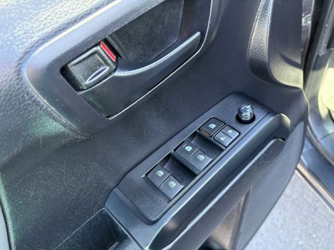 Used 2020 Toyota Tacoma SR image 24