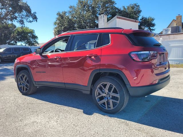 Used 2026 Jeep Compass Latitude AWD/4WD image 5