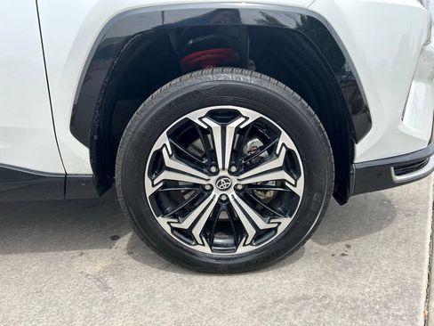 Used 2025 Toyota RAV4 XSE AWD/4WD image 32