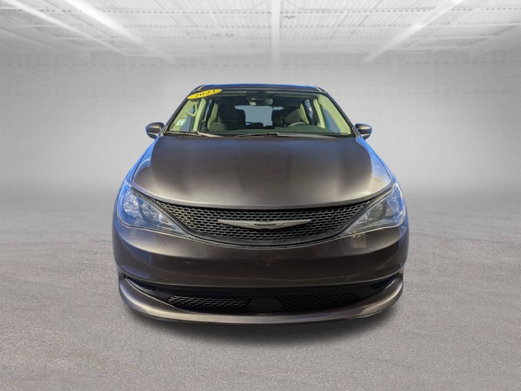 Used 2023 Chrysler Voyager LX FWD image 10