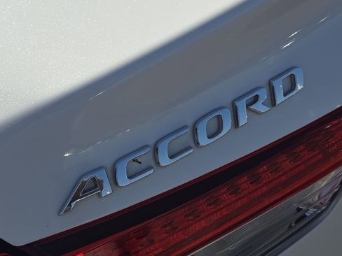 Used 2019 Honda Accord Touring image 13