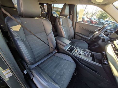 Used 2024 Mitsubishi Outlander SE image 29