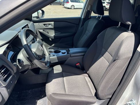 Used 2025 Nissan Rogue SV AWD/4WD image 39
