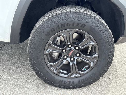 Used 2024 GMC Canyon Elevation w/ Elevation Premium Package image 10