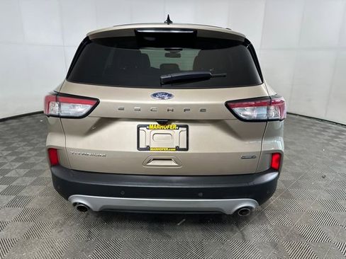 Used 2020 Ford Escape Titanium image 4