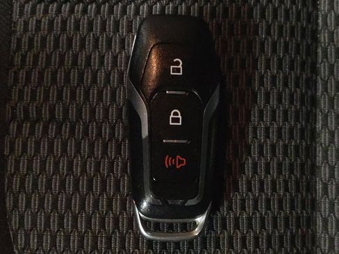 Used 2017 Ford Explorer XLT image 32