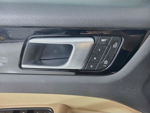Certified 2023 Porsche Cayenne Platinum Edition AWD/4WD image 7
