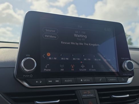 Used 2025 Nissan Altima 2.5 SR image 34