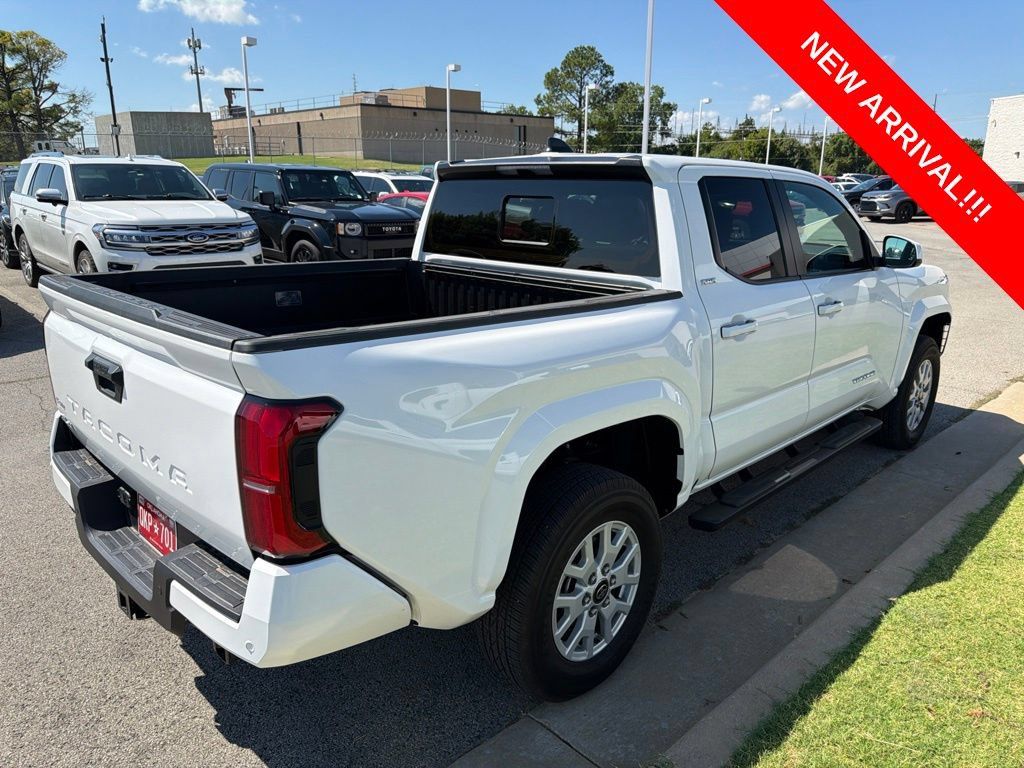 Certified 2025 Toyota Tacoma SR5 w/ SR5 Upgrade Package AWD/4WD image 4