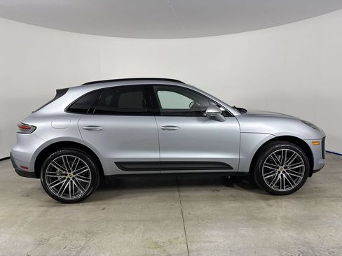 Certified 2026 Porsche Macan AWD/4WD image 8