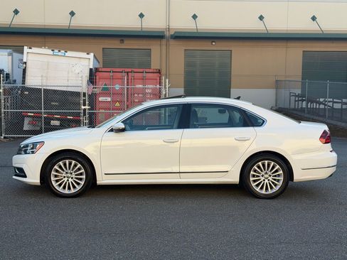 Used 2016 Volkswagen Passat 1.8T SE FWD image 3