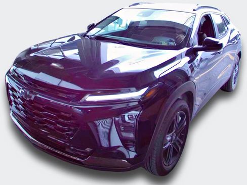 Certified 2024 Chevrolet Trax ACTIV w/ Sunroof Package FWD image 2