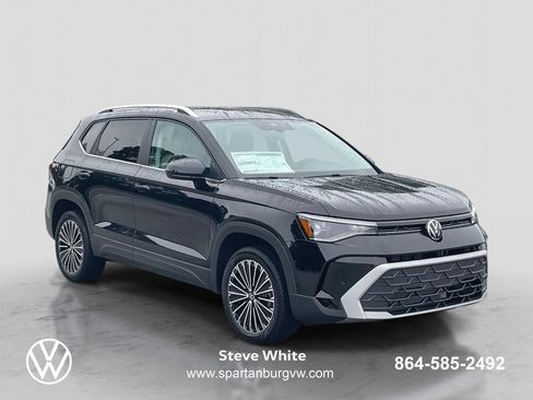 New 2026 Volkswagen Taos SE FWD image 1